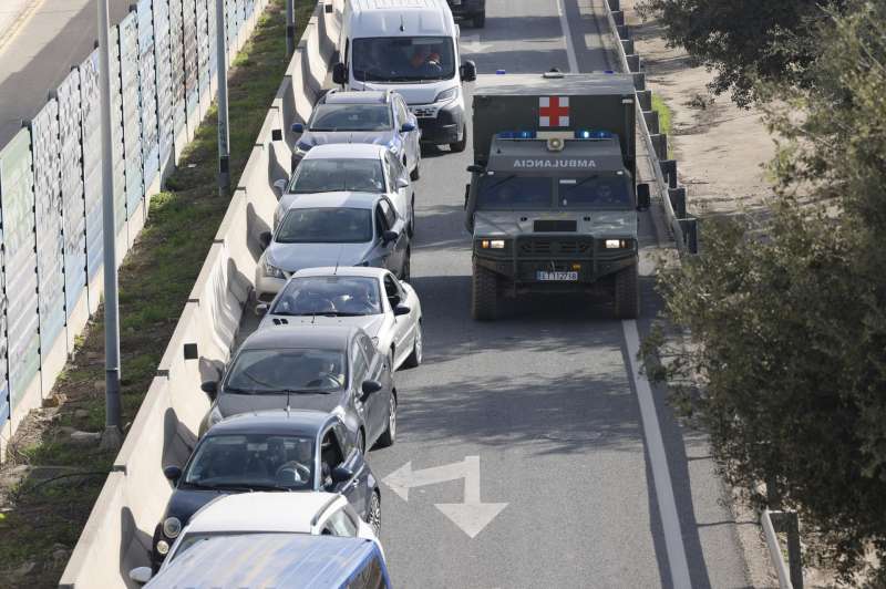 Vista de una carretera de acceso a la V-30, este sbado en Valencia.  EFE