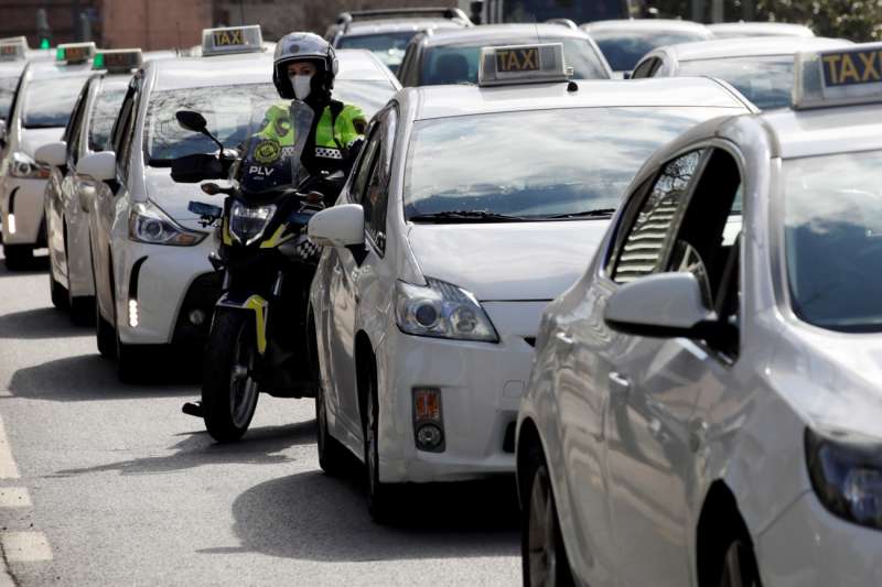 Centenares de taxistas en una concentración anterior en Valencia. EFE/Ana Escobar
