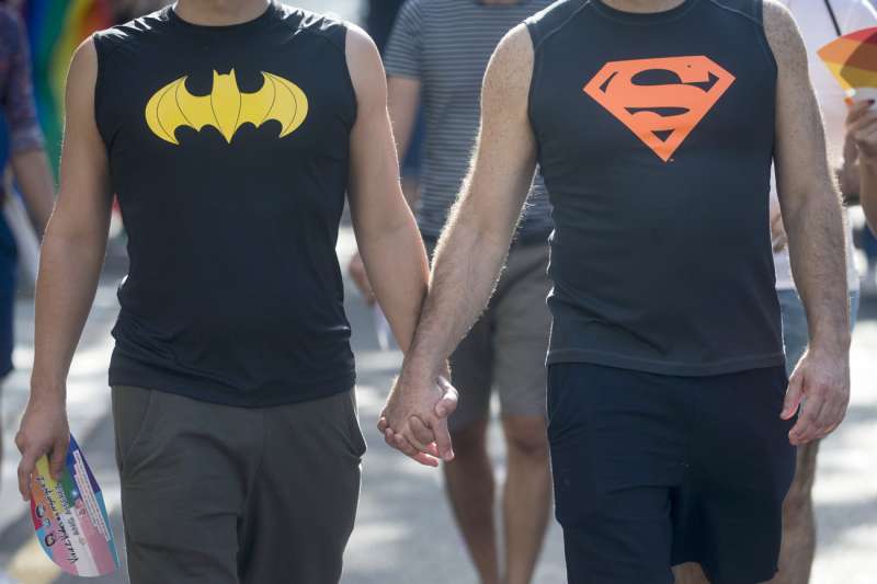 Imagen de archivo de dos hombres caminando por la calle. EFEQuique Garca
