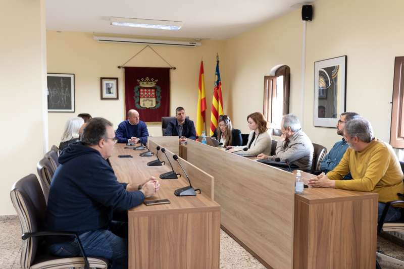 El Ayuntamiento es reunix amb AEMON i propietaris EGM Alfara. EPDA