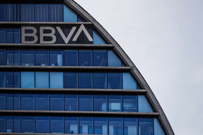 Fachada de la sede corporativa del BBVA en Madrid en una imagen de archivo. EFEEmilio Naranjo 