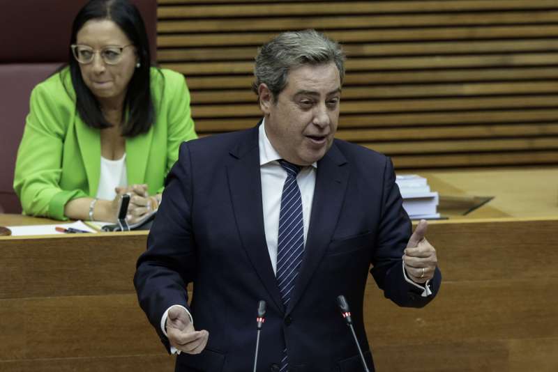 El portavoz de Vox en Les Corts, Jos Mara Llanos, durante su intervencin en el debate sobre el estado de la Comunitat Valenciana. EFEBiel Alio
