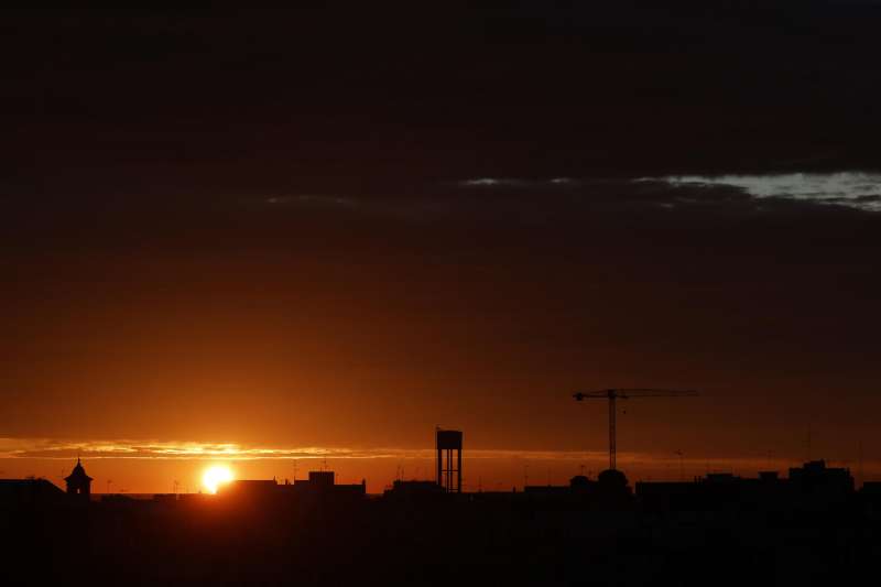 Vista general de un amanecer desde Godella, en octubre. EFEKai FrsterlingArchivo