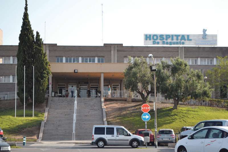 Entrada del hospital de Sagunt. /EPDA