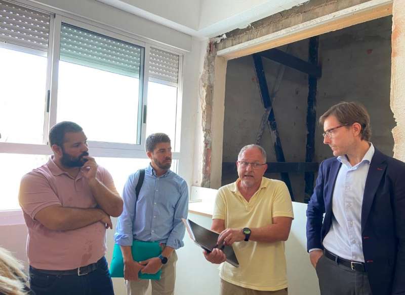 El director general de Infraestructuras Educativas, Jos Mara Larena, visita el CEIP Joan Fuster de Manises. EPDA