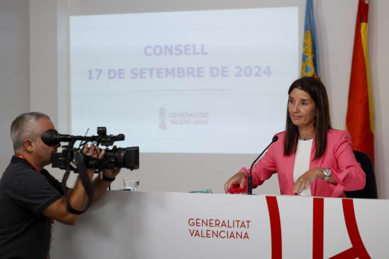 La consellera de Hacienda y portavoz del Consell, Ruth Merino, durante la rueda de prensa tras el pleno del Consell. EFEBiel Alio
