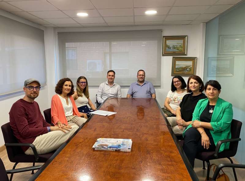 Los miembros de la junta y asistentes al acto fundacional y constitucional de la Asociacin de la Comunidad Valenciana de Enfermera del Trabajo (ACVET).