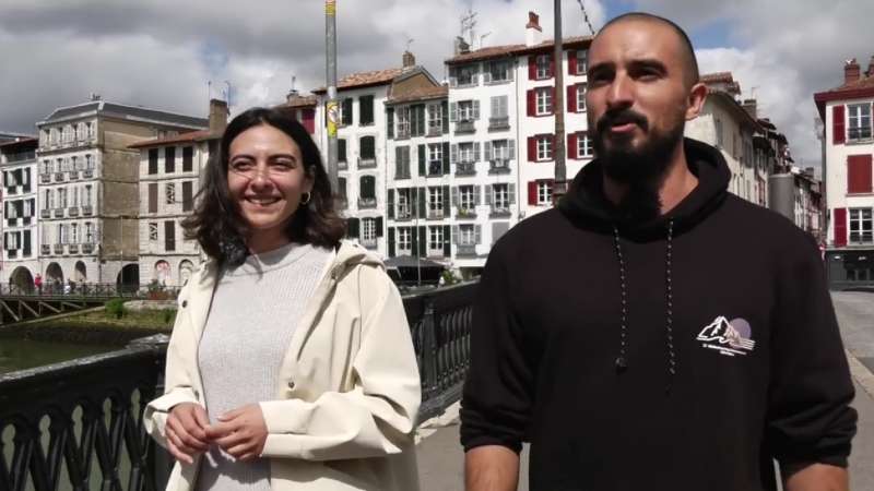 Claudia y Abel son dos valencians al Pas Basc Francs. EPDA