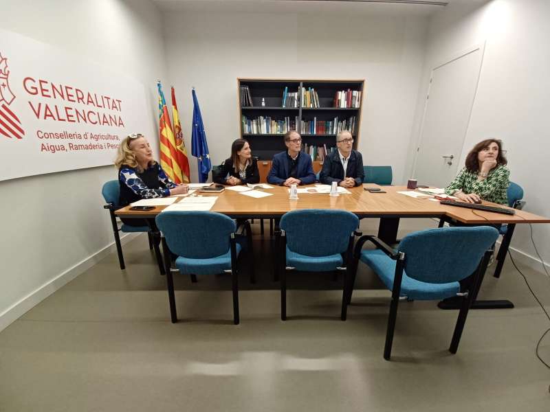 Reunin del secretario autonmico de Agricultura, Agua, Ganadera y Pesca, Vicente Tejedo, con los directores de las 19 OCAS de la provincia de Valencia.  EPDA