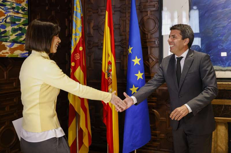 El president de la Generalitat, Carlos Mazn, y la secretaria general del PSPV-PSOE, Diana Morant, en su primer encuentro. EFEAna EscobarArchivo
