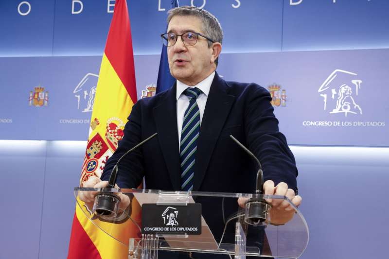 El portavoz del PSOE en el Congreso, Patxi Lpez, durante la rueda de prensa ofrecida este martes en el Congreso de los Diputados. EFEJ.P.Gandul
