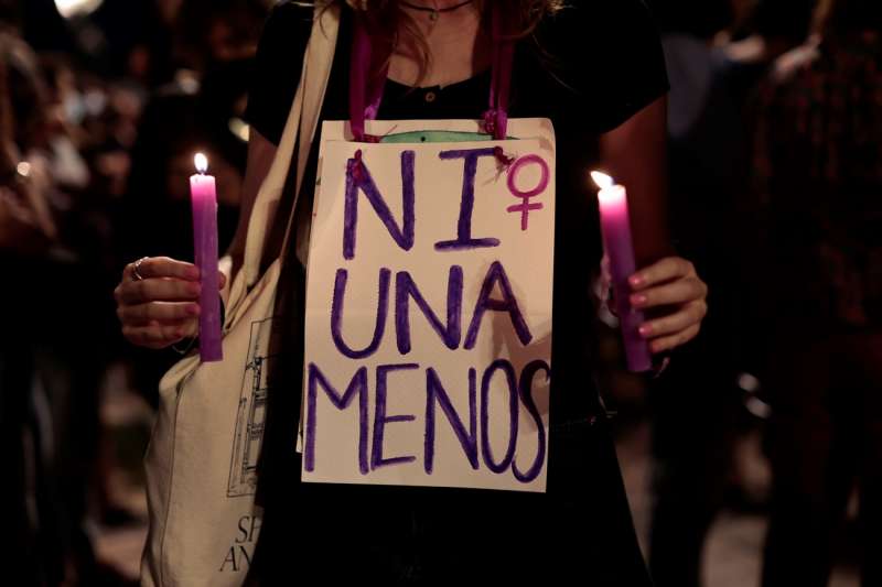 Detalle de una pancarta durante una concentración en València contra la violencia machista. EFE/Biel Aliño
