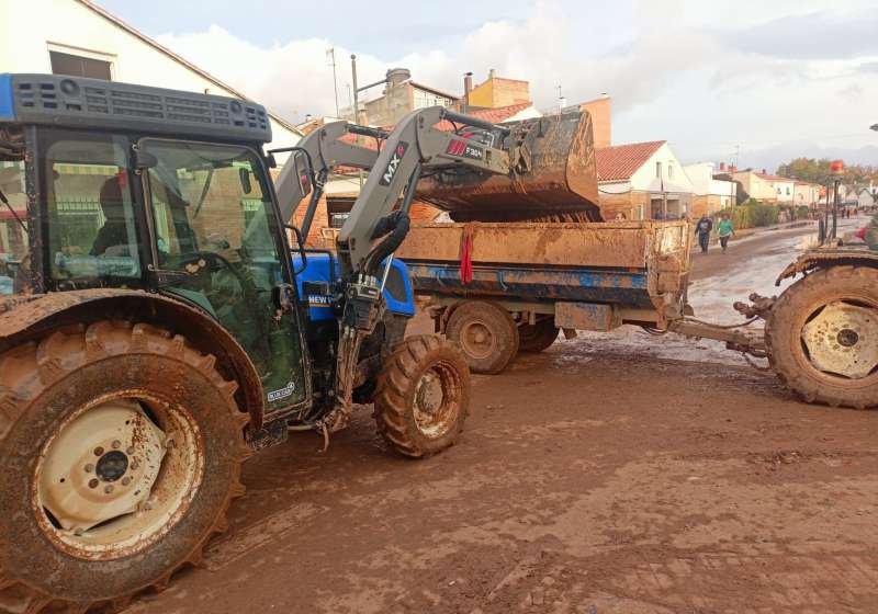 Los agricultores se han volcado en la ayuda a los afectados. EPDA