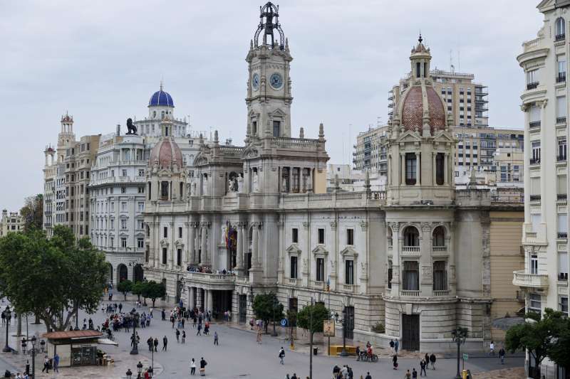 Vista general del ayuntamiento de Valencia. EFE/Biel Aliño /Archivo
