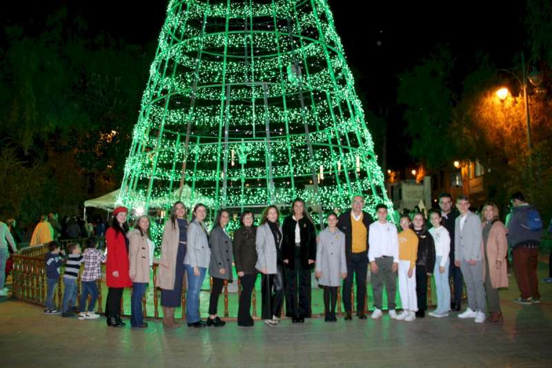 Encendido del rbol de Navidad de Benaguasil por el alcalde y la Fallera Mayor del municipio.  EPDA