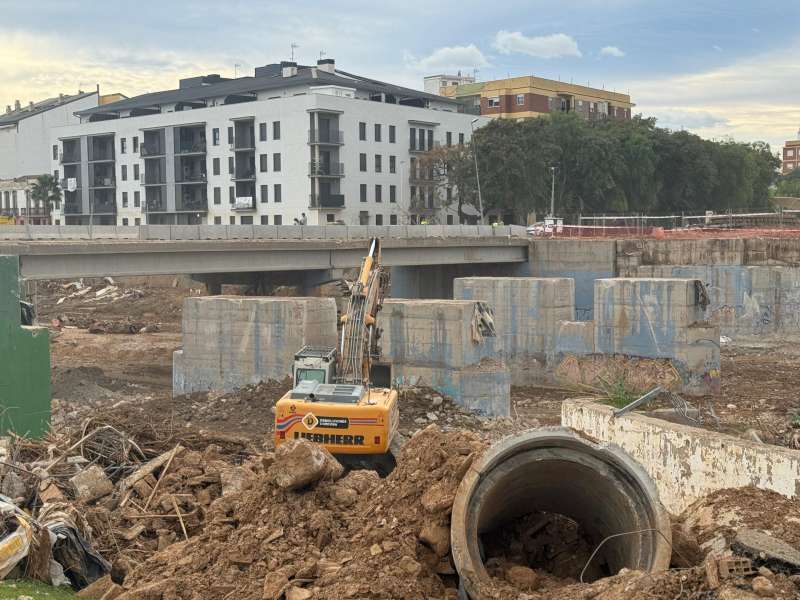 Labores de reconstruccin del puente de Paiporta.  EPDA