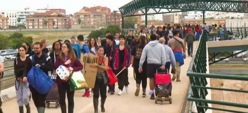 El Puente de la Solidaridad protagoniz Zoom. APUNTMEDIA