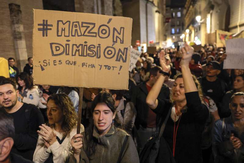 Manifestacin en Valencia para pedir la dimisin del president de la Generalitat, Carlos Mazn. EFEKai Forsterling