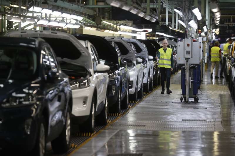 Trabajadores en la fbrica de Ford en Almussafes, Valencia. EFEKai FrsterlingArchivo
