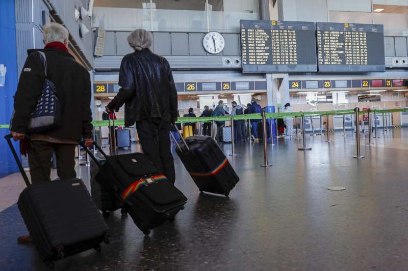 El aeropuerto de Manises-Valencia, en una imagen de archivo. EFEManuel Bruque