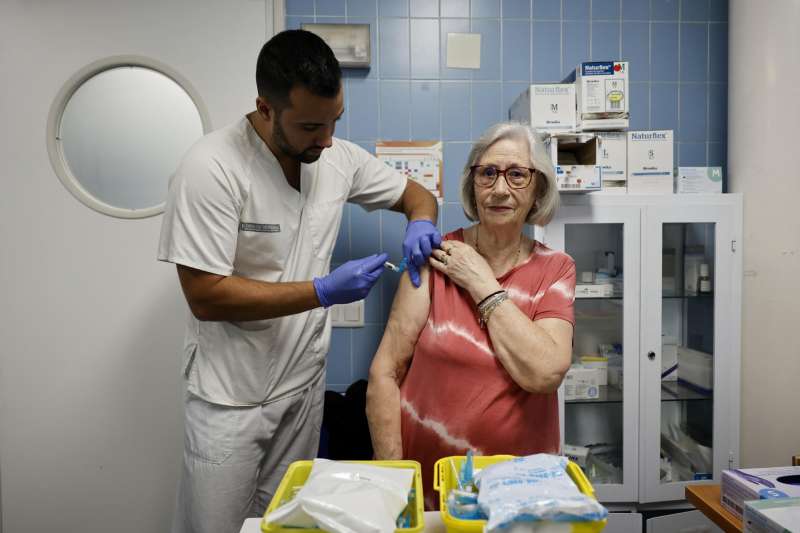 Inicio este lunes la campaa de vacunacin conjunta frente a la gripe y la Covid-19 en la Comunitat Valenciana. EFEBiel Alio
