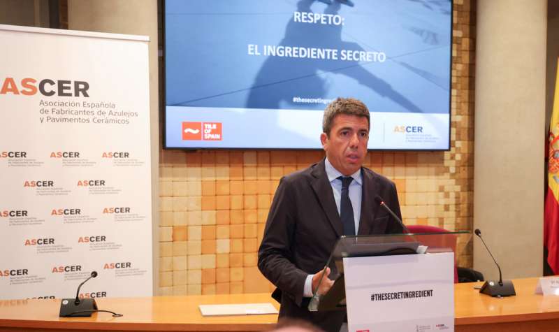 El president de la Generalitat, Carlos Mazn, en la presentacin de la campaa de comunicacin ?El ingrediente secreto? en defensa de la cermica espaola, en una imagen difundida por la Generalitat.
