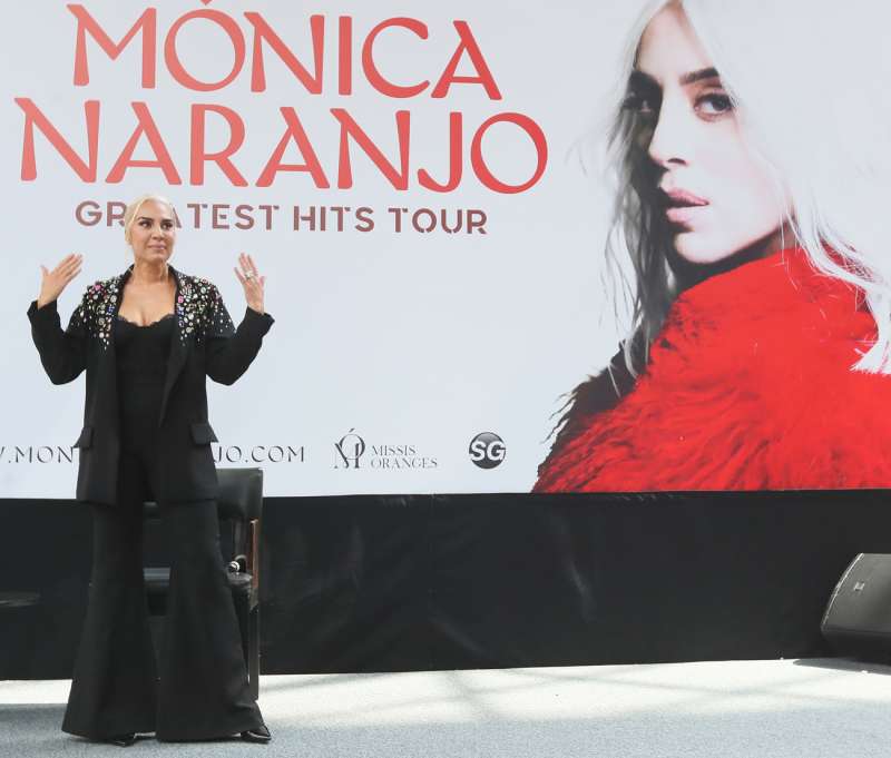 La cantante espaola Mnica Naranjo saluda en una rueda de prensa en el Auditorio Nacional este mircoles, en la Ciudad de Mxico (Mxico). La artista regresar en enero de 2025 a los escenarios de Mxico, el lugar que la vio nacer como artista, y en el que anhela que sea donde, en el futuro, ?termine todo?. EFE Mario Guzmn
