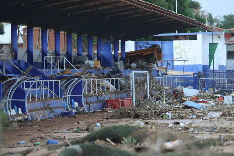 Estado de El Palleter, campo de la FFCV donde juega el Paiporta CF. despus del paso de la DANA. EFE FFCV Carlos Ort