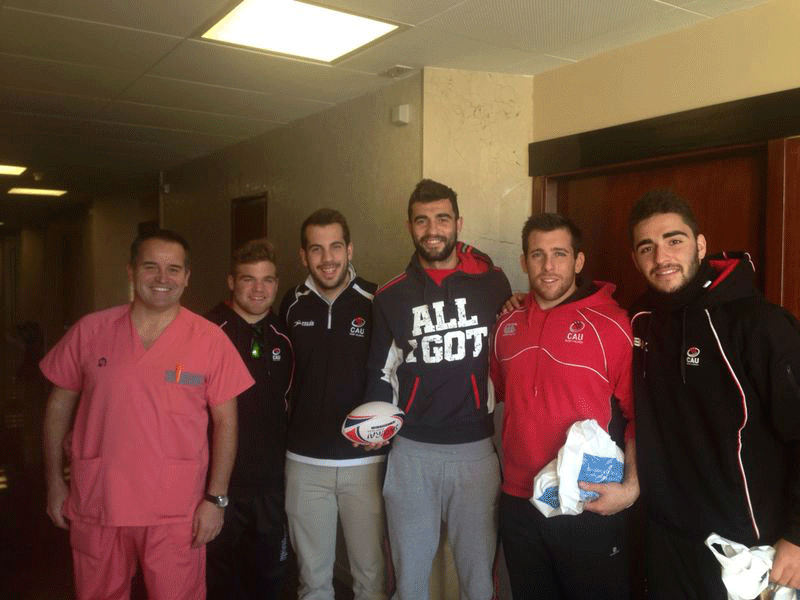 Jugadores Del Cau Valencia Visitan A Los Ninos Del Hospital Casa De Salud