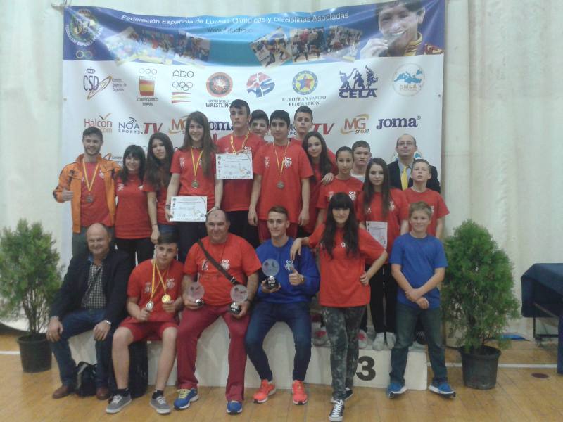 El Club de Lluita Camp de Morvedre hace historia al conseguir el campeonato  de España esc