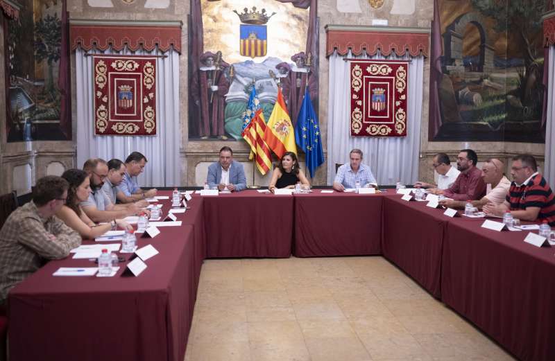 Un instant durant la reuniÃ³ amb el sector ramader. /EPDA